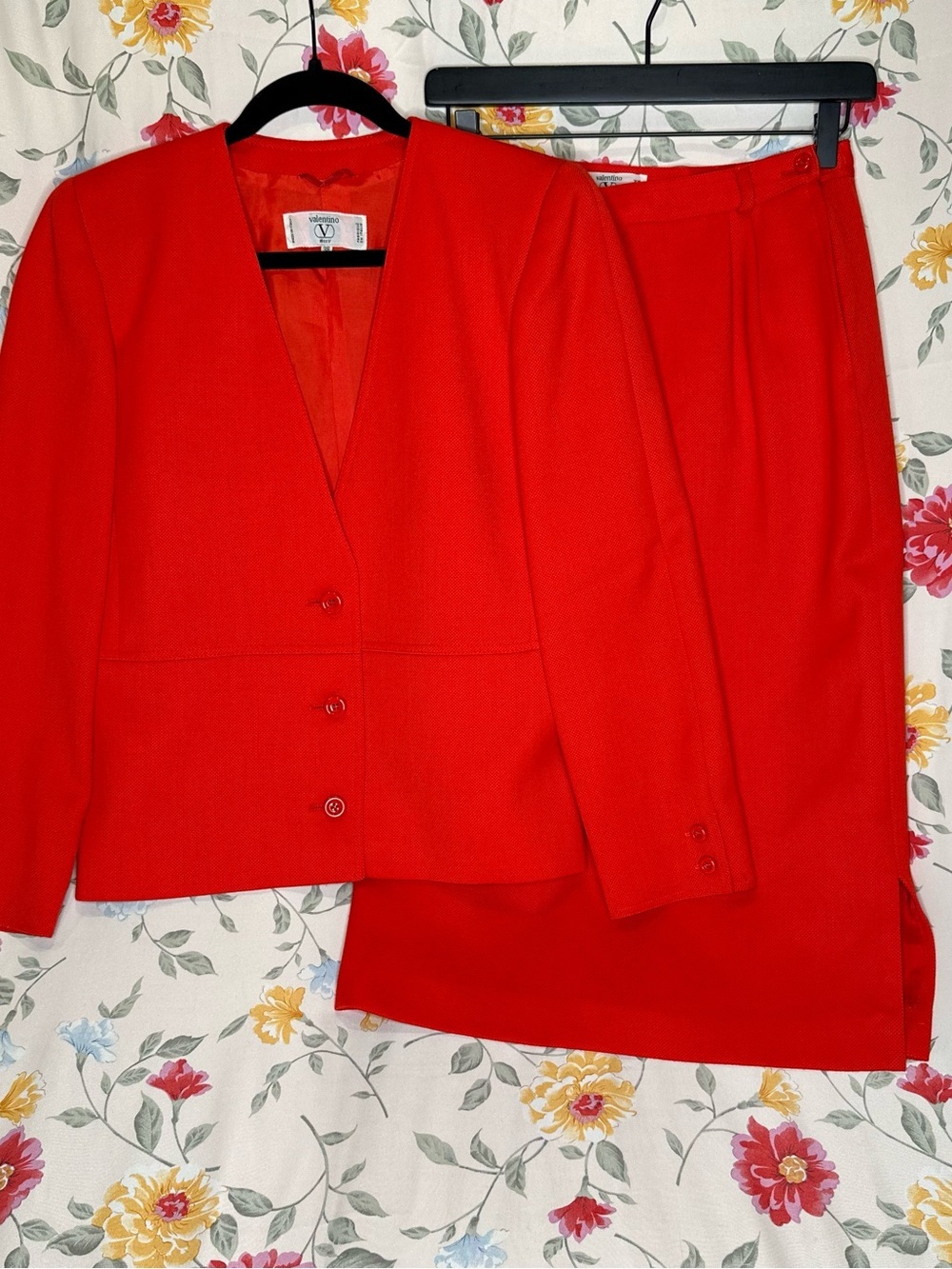 VALENTINO | VINTAGE MISS V | VIBRANT RED SKIRT & BLAZER SET | EXCELLENT COND.